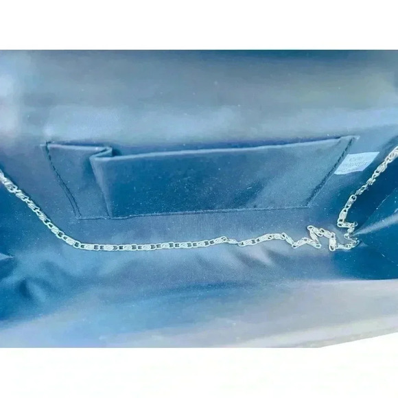 WOMEN’S ELEGANT SPECIAL OCCASION BLACK SATIN CLUTCH•MEDIUM SIZE CLUTCH•LIKE NEW• - Picture 4 of 9